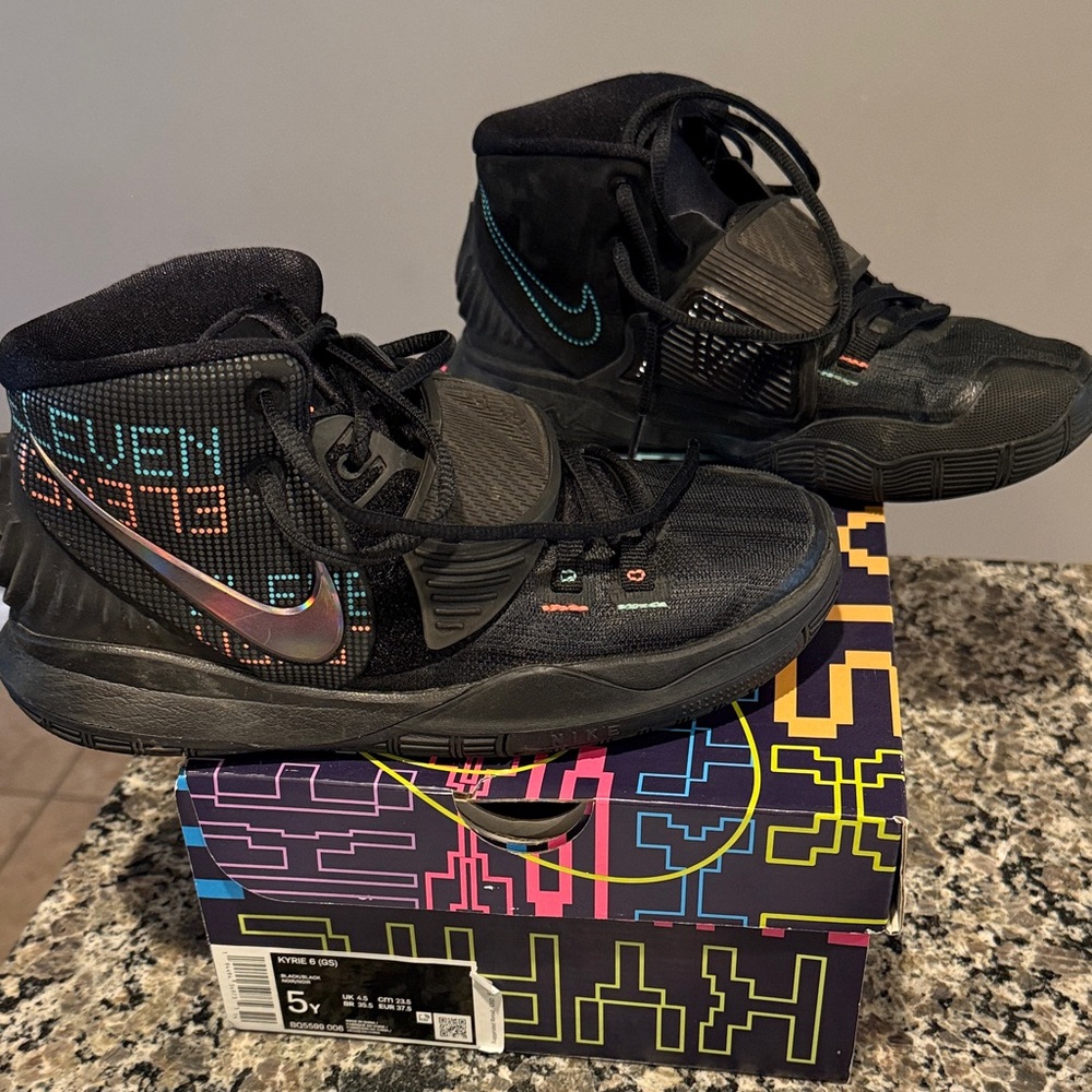 Nike KYRIE 6 (GS) Kids Black and Teal Pink basketball shoes used